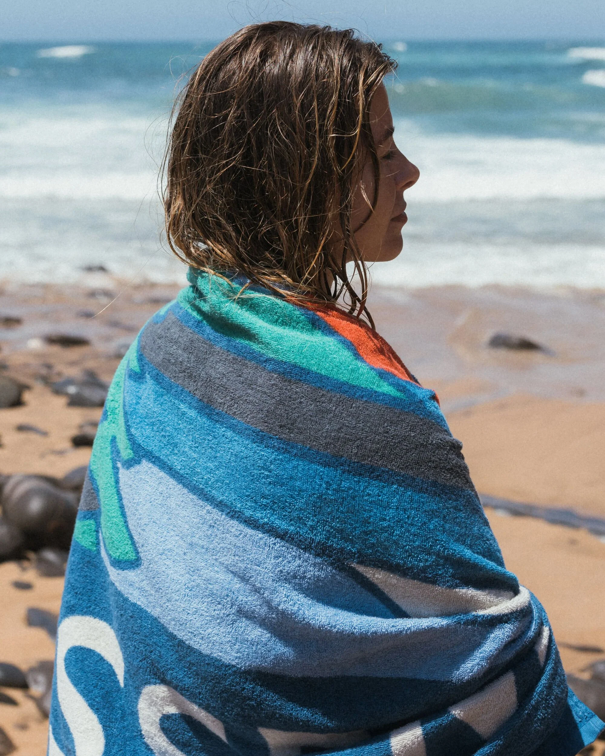 Serviette de Plage en Coton Bio Tideline - Denim Foncé – Image 4